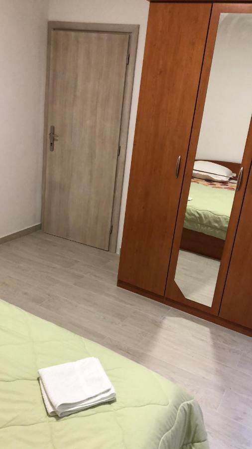 Apartmans And Rooms "Slavica" โนวาลยา ภายนอก รูปภาพ