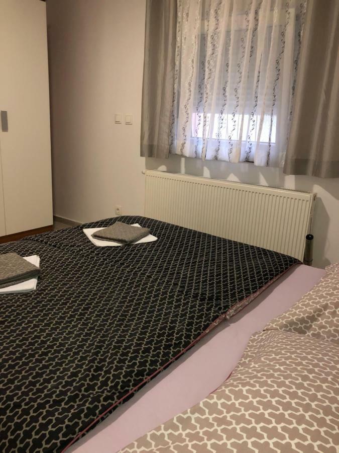 Apartmans And Rooms "Slavica" โนวาลยา ภายนอก รูปภาพ