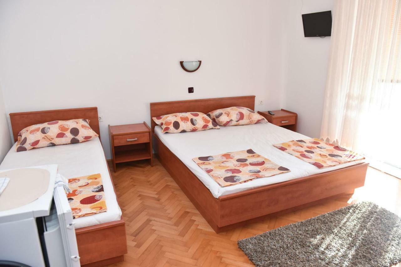 Apartmans And Rooms "Slavica" โนวาลยา ภายนอก รูปภาพ