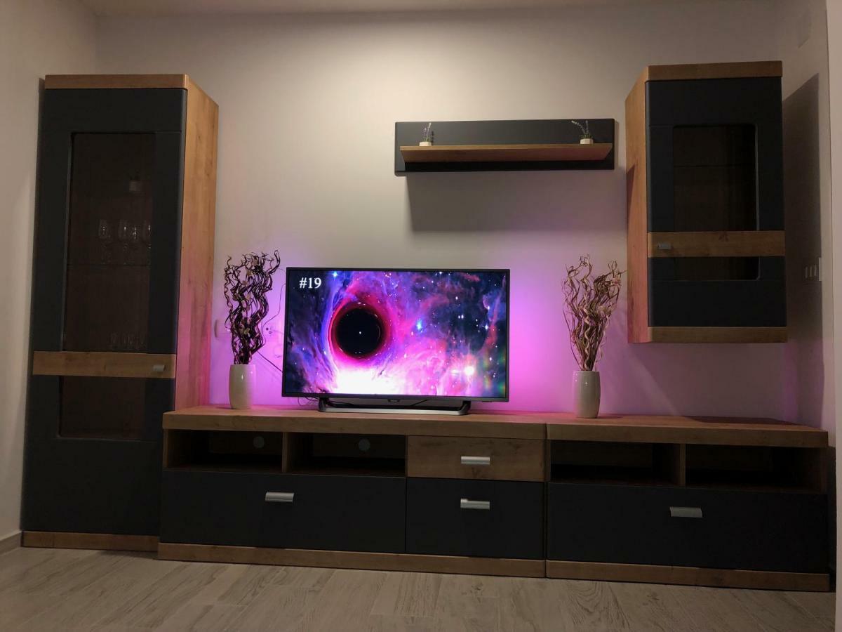 Apartmans And Rooms "Slavica" โนวาลยา ภายนอก รูปภาพ