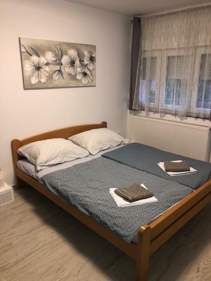 Apartmans And Rooms "Slavica" โนวาลยา ภายนอก รูปภาพ