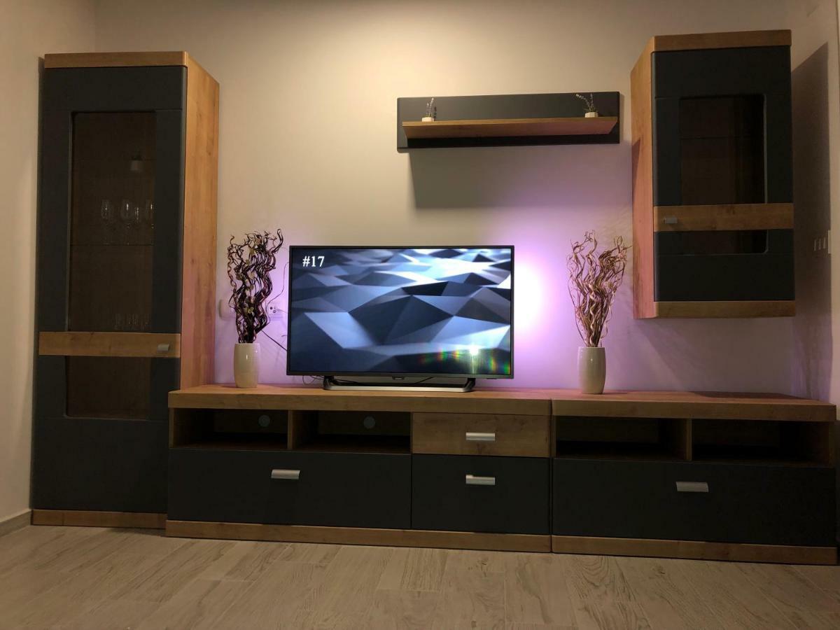 Apartmans And Rooms "Slavica" โนวาลยา ภายนอก รูปภาพ