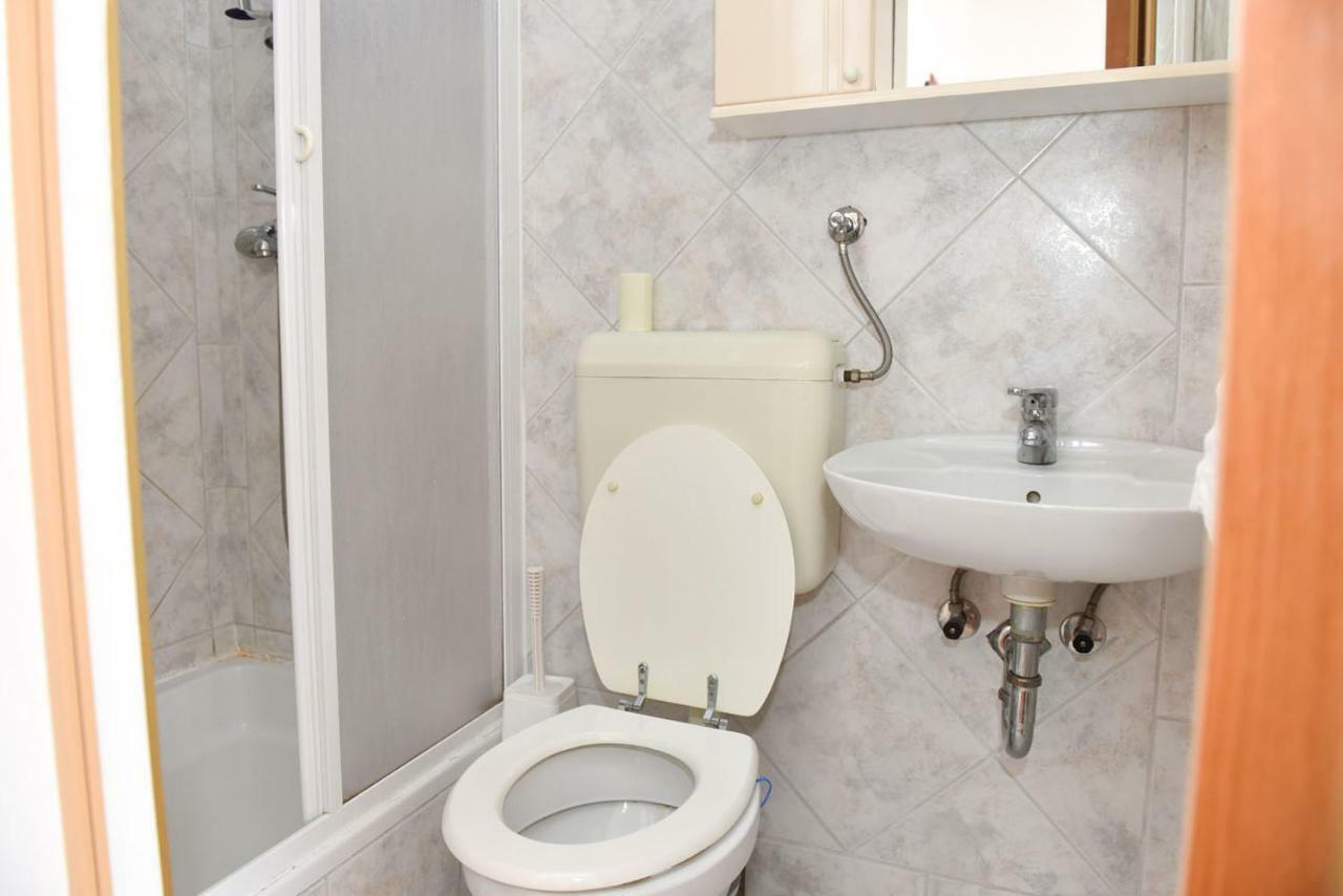 Apartmans And Rooms "Slavica" โนวาลยา ภายนอก รูปภาพ