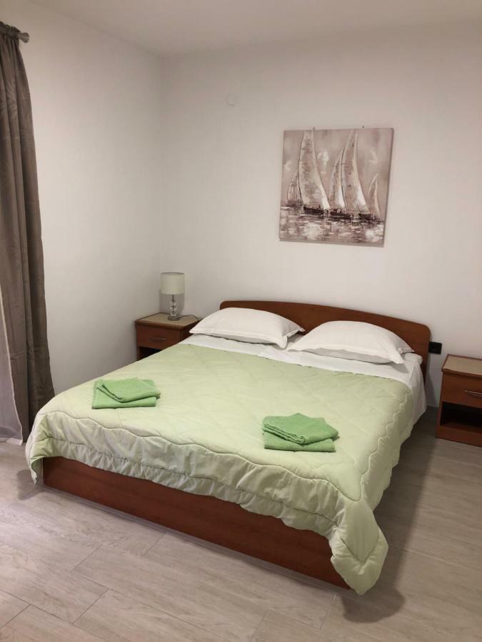 Apartmans And Rooms "Slavica" โนวาลยา ภายนอก รูปภาพ